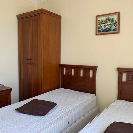 Lovely Two Bedroom Santa Marina Apartment *
